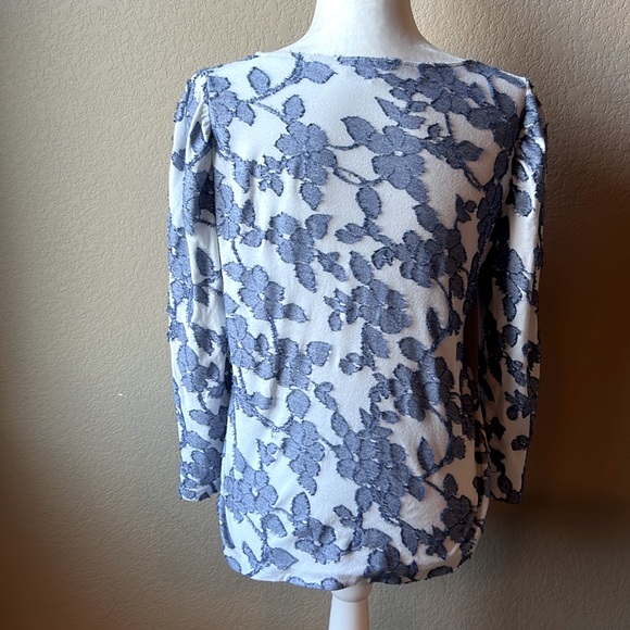 Loft blue and white textured floral 3/4 sleeve top, size small - Picture 5 of 7